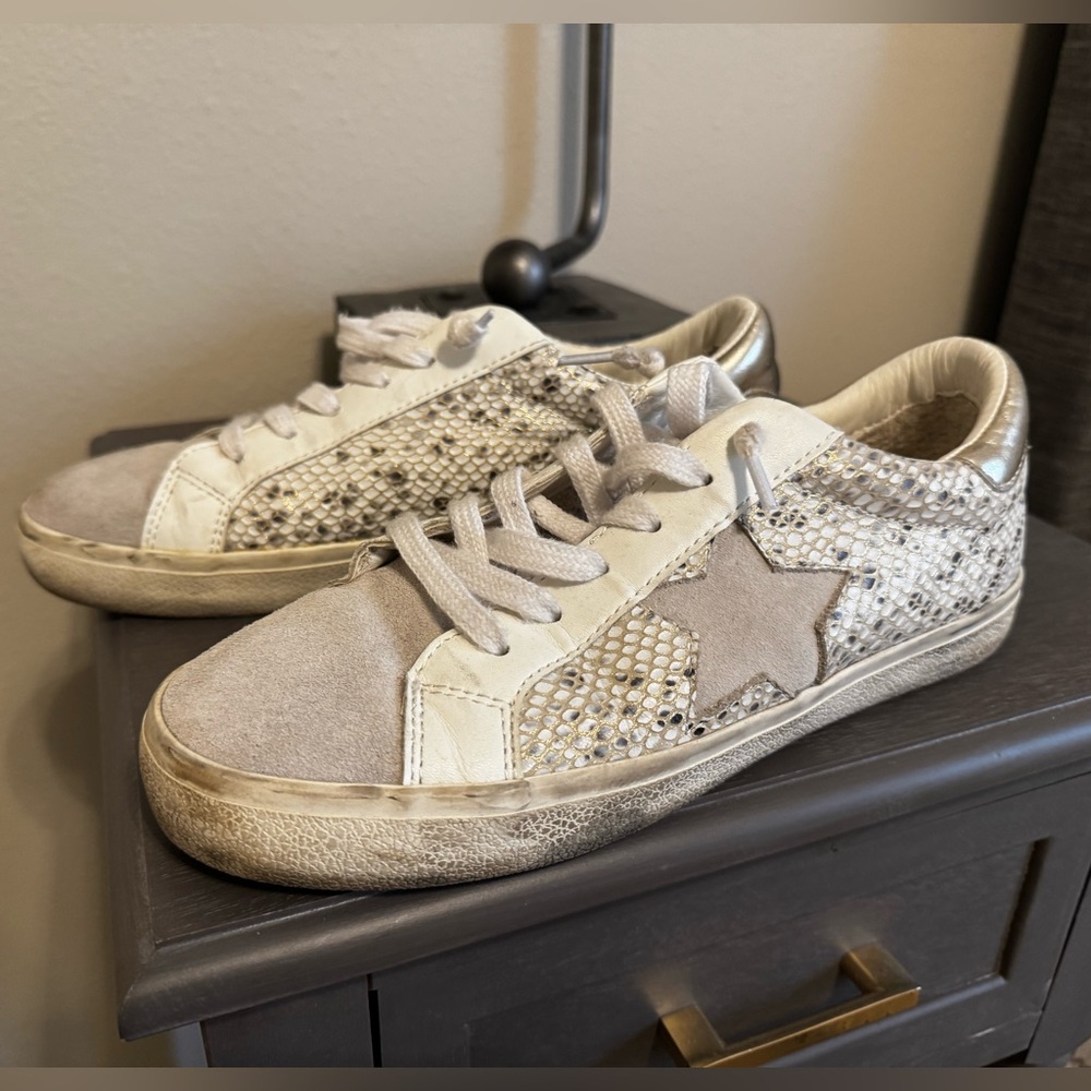 Vintage Havana Beige & White Star-Accent Sneakers
